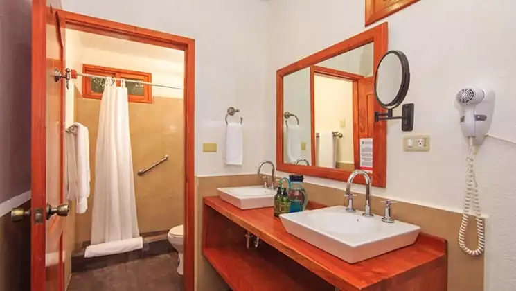 Standard Room Bathroom at Galapagos Habitat. Photo by: Diego Toapanta Garcia