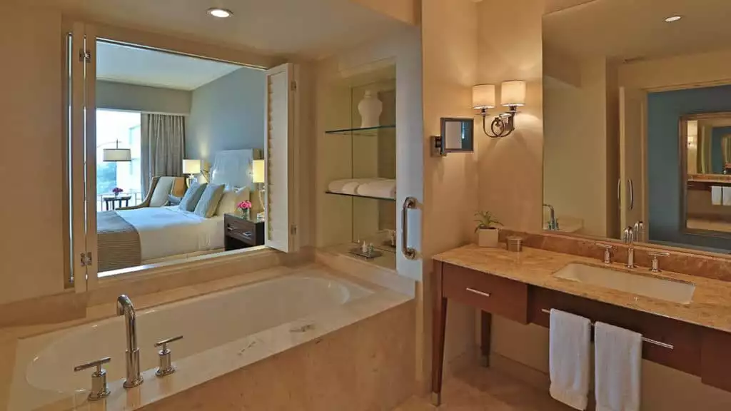 Tower Executive Room Bathroom at Bristol Panama Hotel