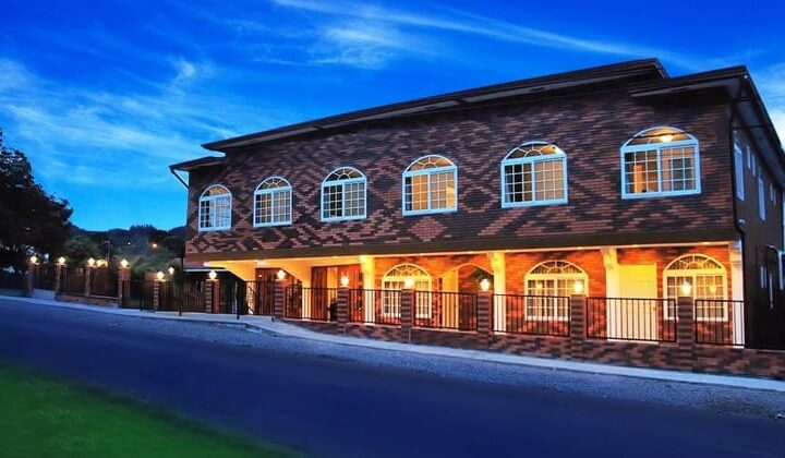 La Casa De La Abuela, lit up at night, is a cozy hotel with 18 rooms in the valley of the Caldera River in Panama