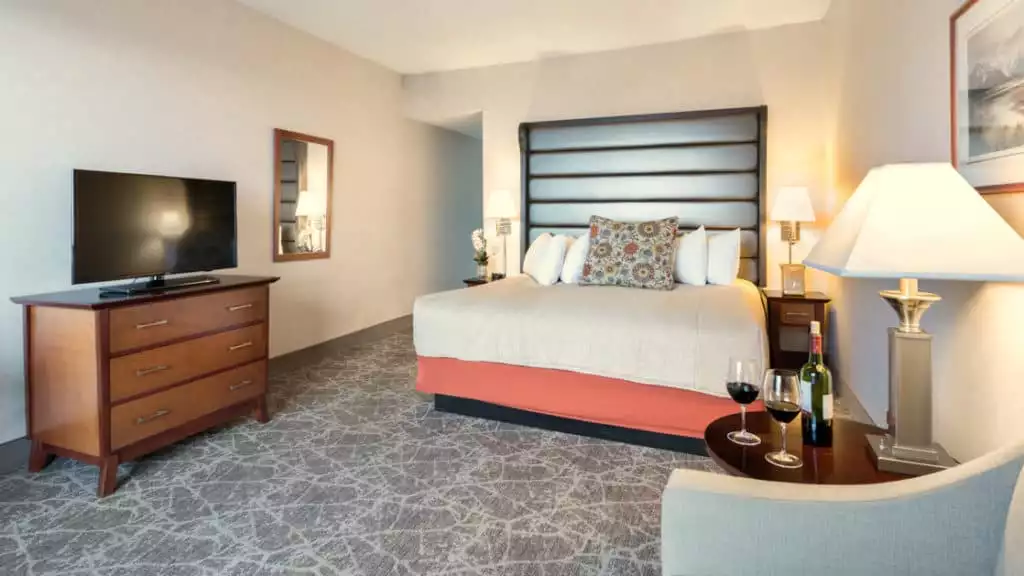 Standard with king bed at Westmark Anchorage. Photo by: Derek Reeves


