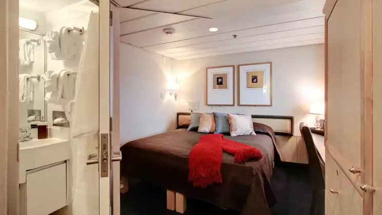 Safari Endeavour Admiral Stateroom