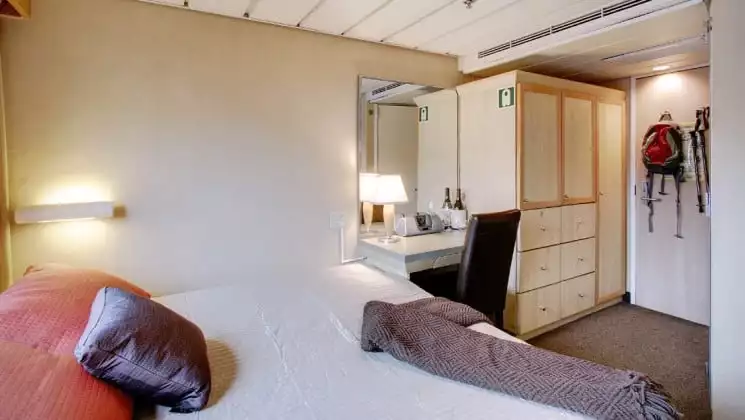 Safari Endeavour Pathfinder Stateroom
