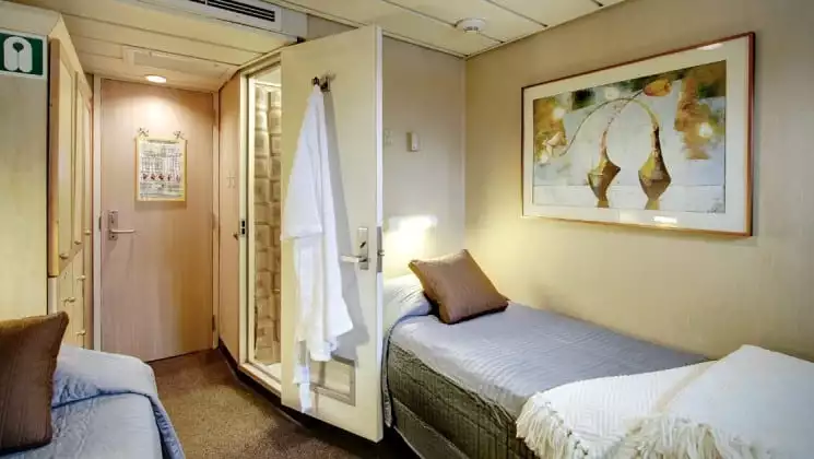 Safari Endeavour Navigator Stateroom
