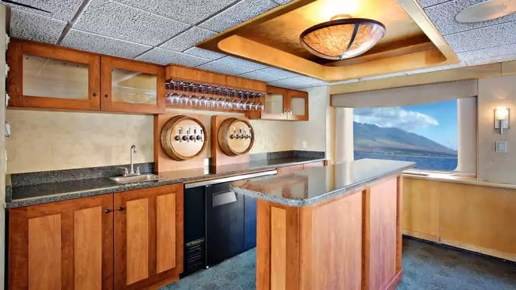 Safari Endeavour wine bar