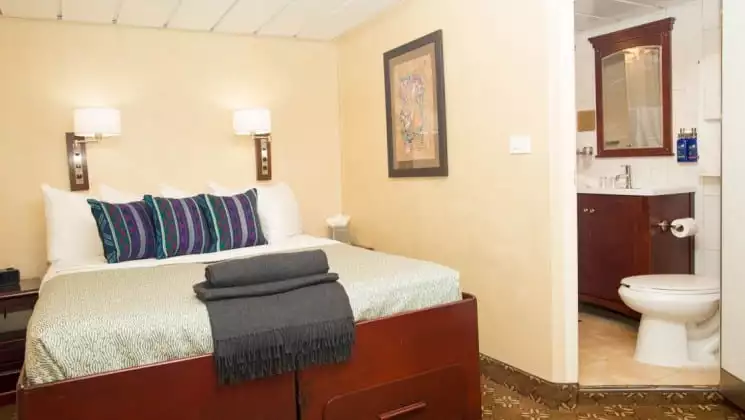 Safari Voyager Jr. Commodore Suite
