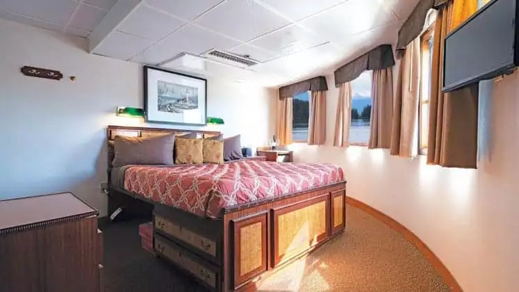 Junior Commodore Suite aboard Wilderness Legacy
