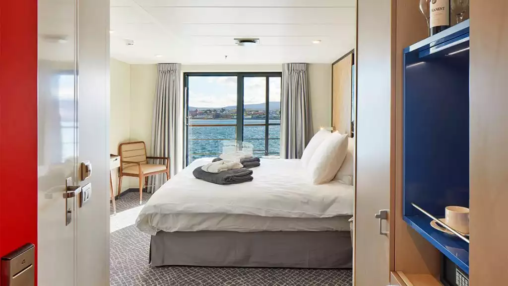 Deluxe Veranda Cabin with king bed aboard Magellan Explorer. Photo by: Tom Arban 