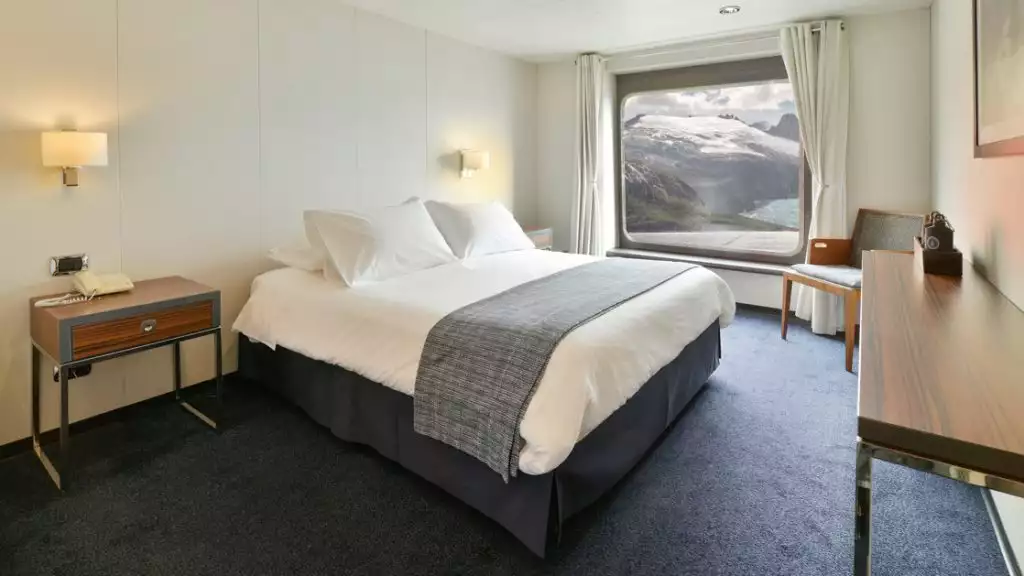 Category AA cabin with double bed aboard Stella Australis 