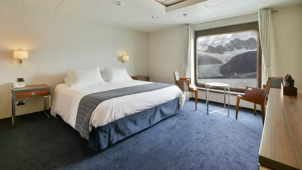 Category AA Superior cabin (large double bed only) aboard Stella Australis 