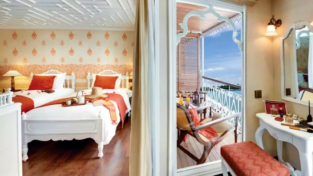 Category 3 cabins with twin beds