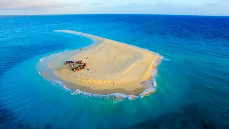 Aerial view of sudbury cay on the great barrier reef australia cruise on a sunny day.