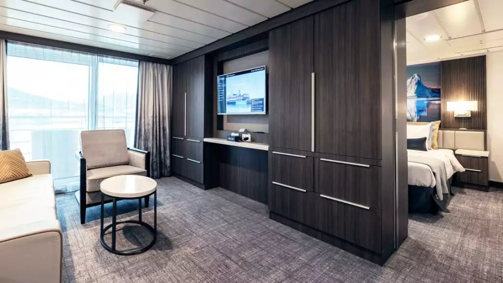 Captain Suite lounge aboard Sylvia Earle. Photo by: Richard l'Anson