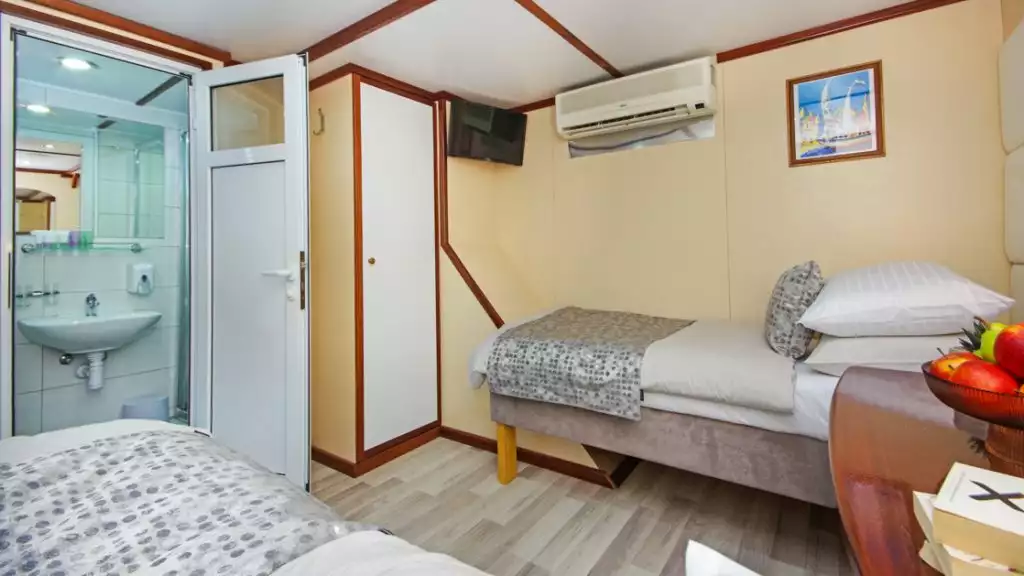 Main Deck Premium Twin cabin aboard M/S Aurora