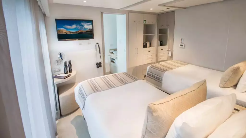 Double cabin with twin beds aboard Origin, Theory & Evolve