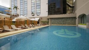 The outdoor pool with lounge chairs at the Hotel Oro Verde, a modern, comfortable accommodation in Ecuador