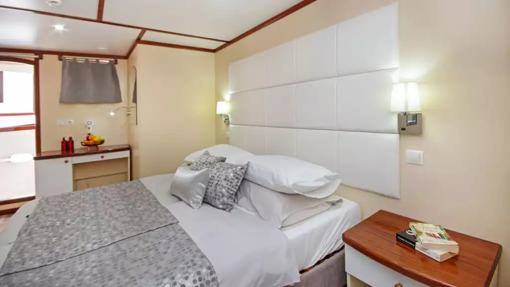 Main Deck Premium Twin/Double cabin with double bed aboard M/S Aurora