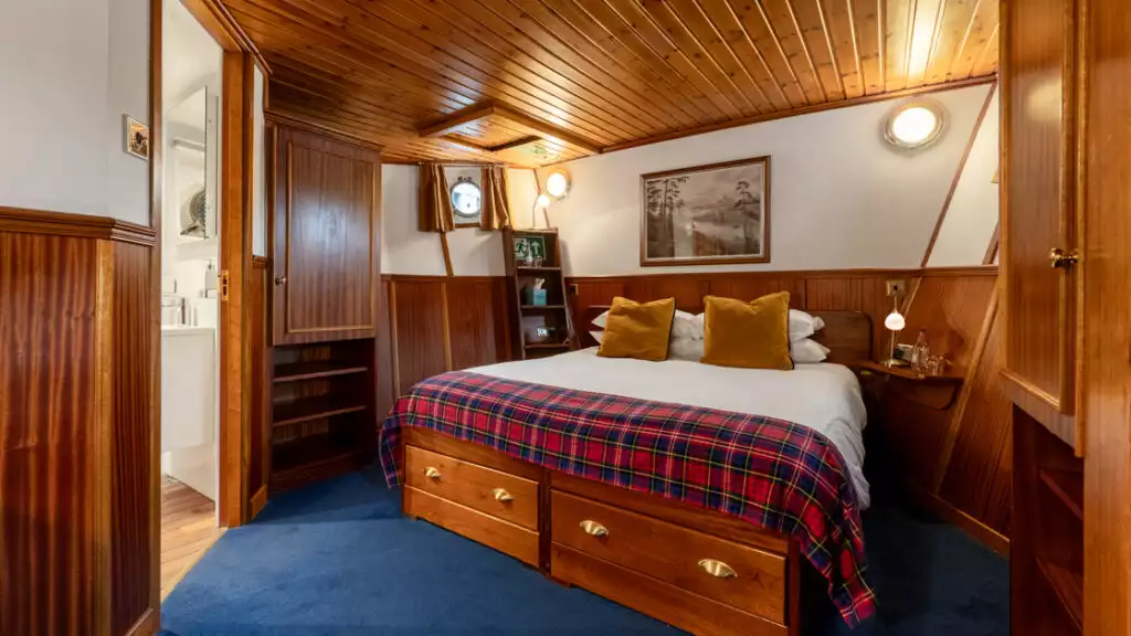 Junior Suite aboard Scottish Highlander