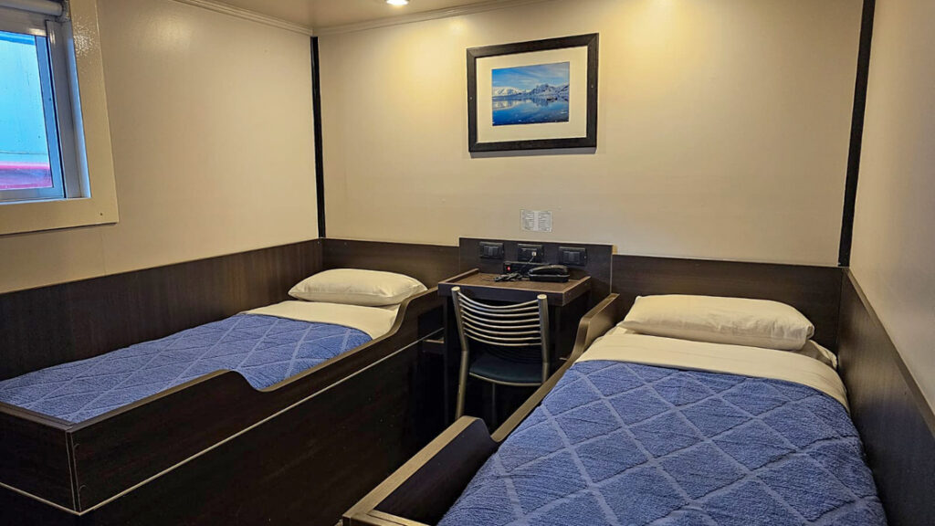Standard Plus Twin aboard Ushuaia
