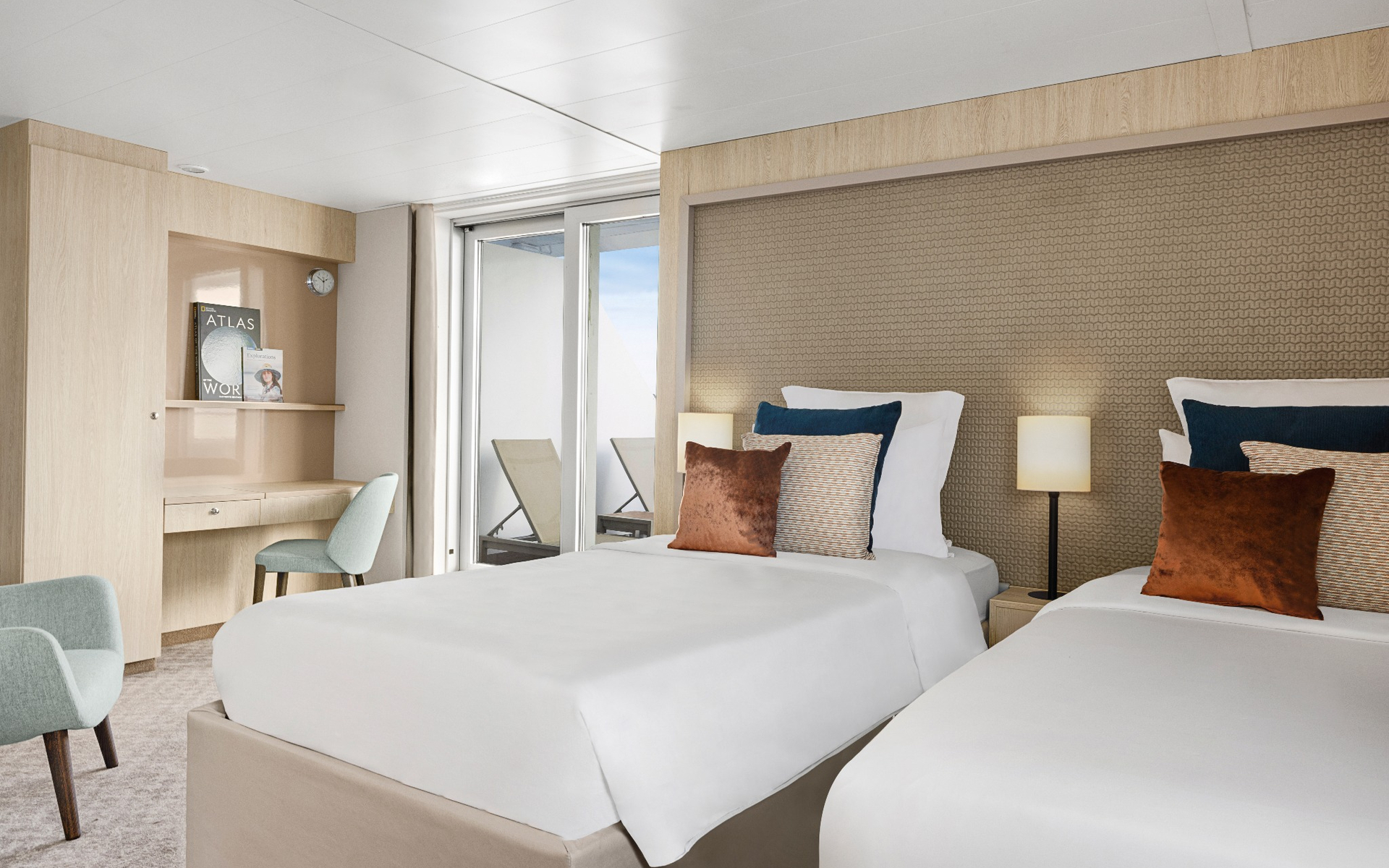 Category 6 twin-bed cabin aboard a Galapagos luxury yacht.