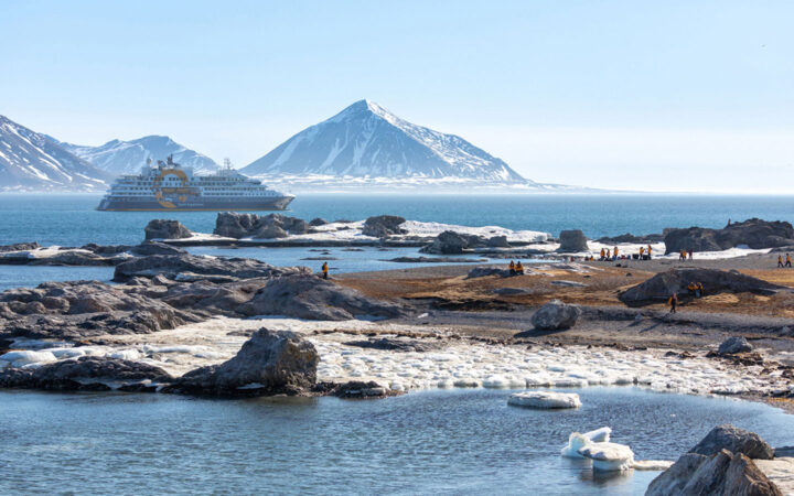 Spitsbergen, the largest island of the Svalbard archipelago, offers amazing landscapes and animals seen while with Quark