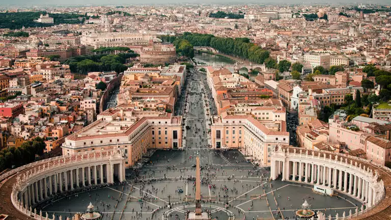 An overlook of the the Vatican city and the rest of Rome on a bright sunny day.