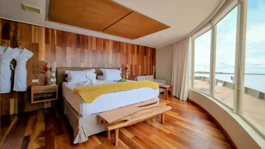 Amazon Suite aboard Delfin III: Lindblad